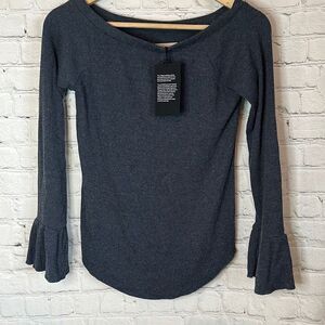 Chaser Women’s Ribbed Bell Sleeve size Medium NEW Wide Neck‎